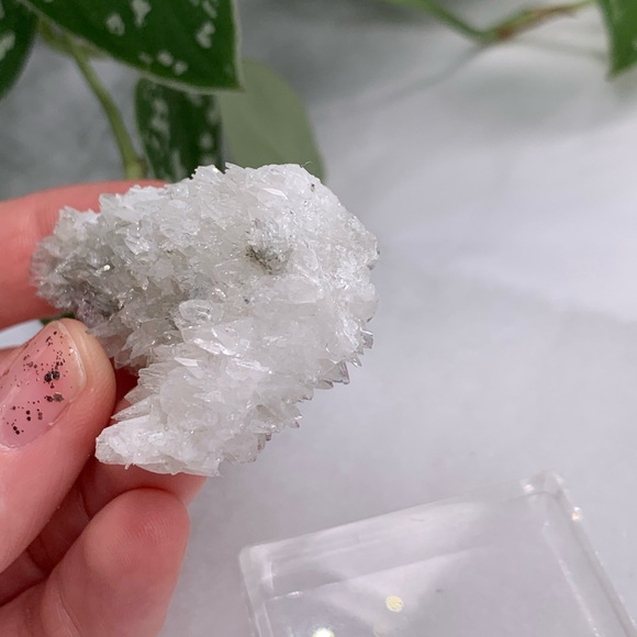 White Celestite cluster 30.4g - Picture 7 of 11